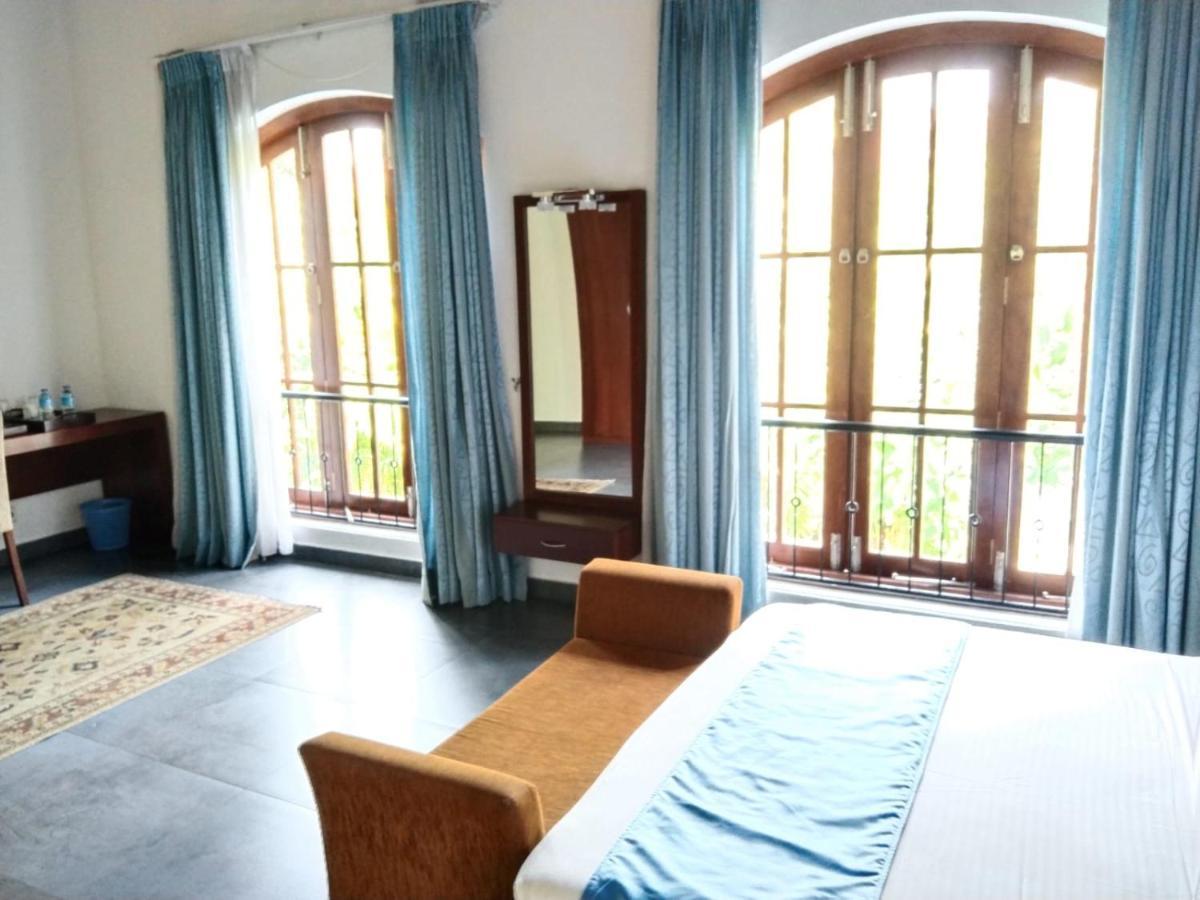 Ellen\u2019s Place Hotel