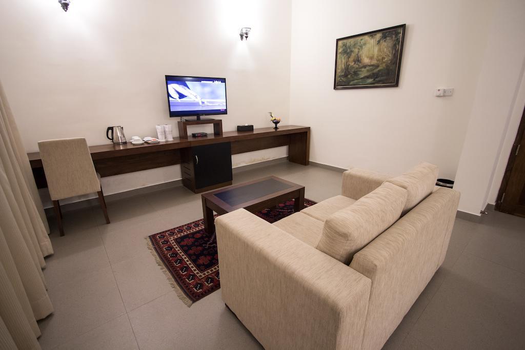 Ellen's Place Hotel 3*
